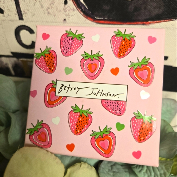 Betsey Johnson Pink Butterfly Stud Earrings NIB - Picture 4 of 4